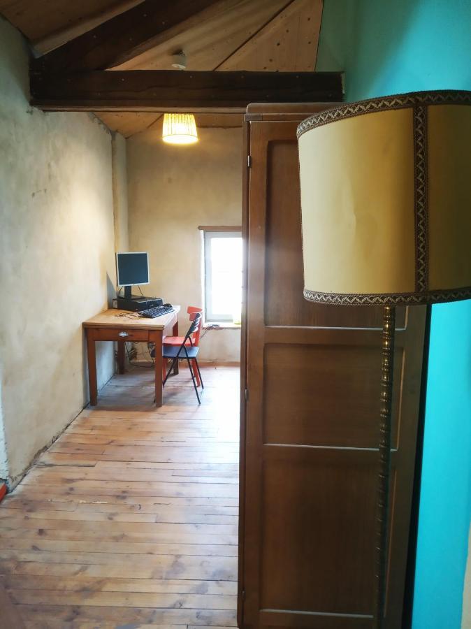 La Maison Rouge - Backpacker Hostel سانت إتيان المظهر الخارجي الصورة