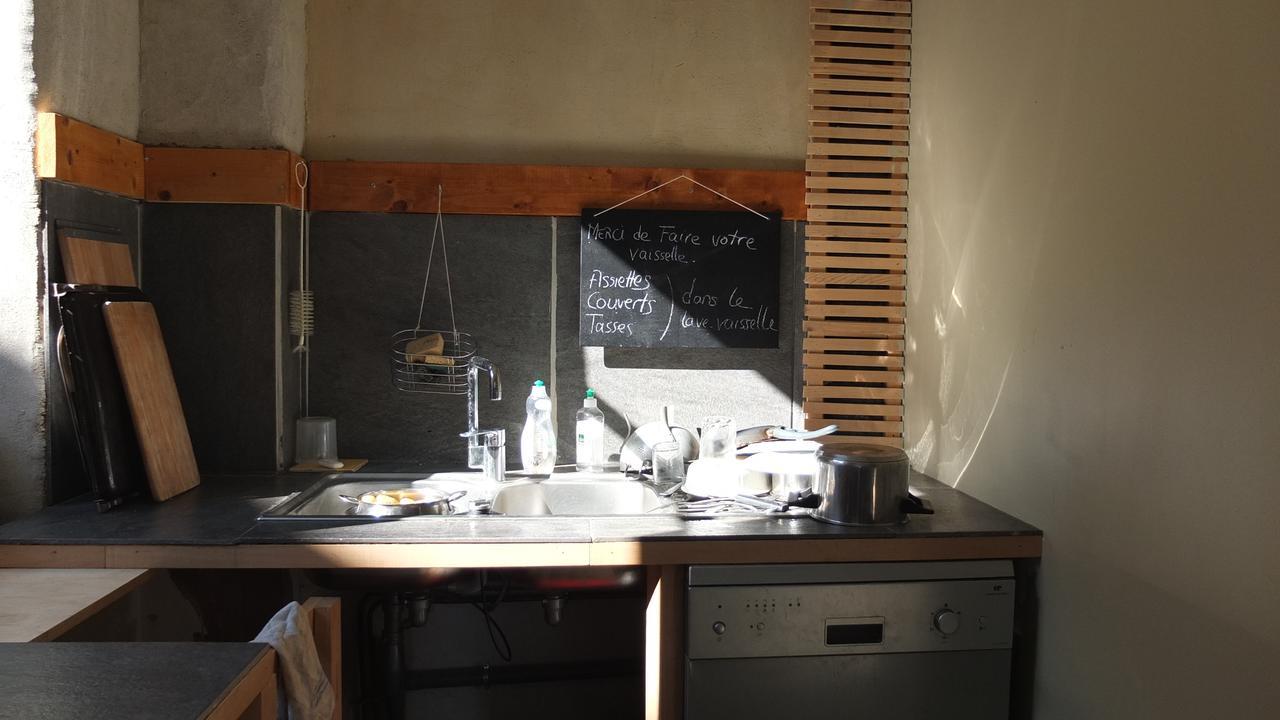 La Maison Rouge - Backpacker Hostel سانت إتيان المظهر الخارجي الصورة